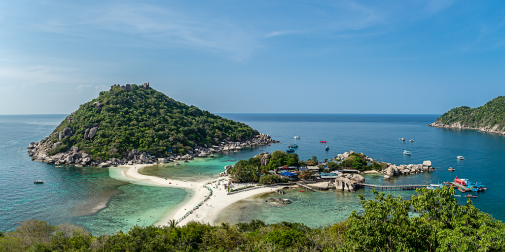 Top 5 Must-Visit Beaches in Koh Tao, Thailand 2 Koh Nang Yuan beach and its iconic sand bar just off the coast of Koh Tao.